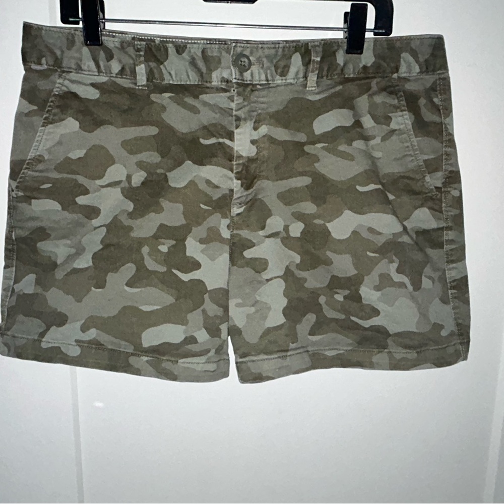 Eddie Bauer Legendwash stretch camo shorts sz 14 slightly curvy NWOT
